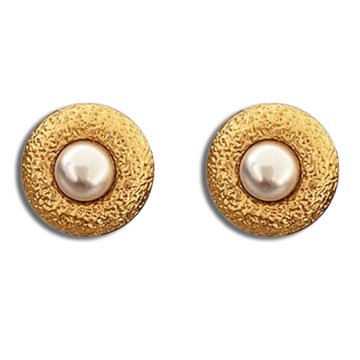 Doughnut-shaped pearl earrings