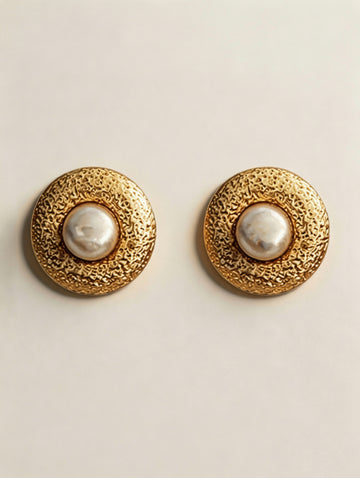 Doughnut-shaped pearl earrings